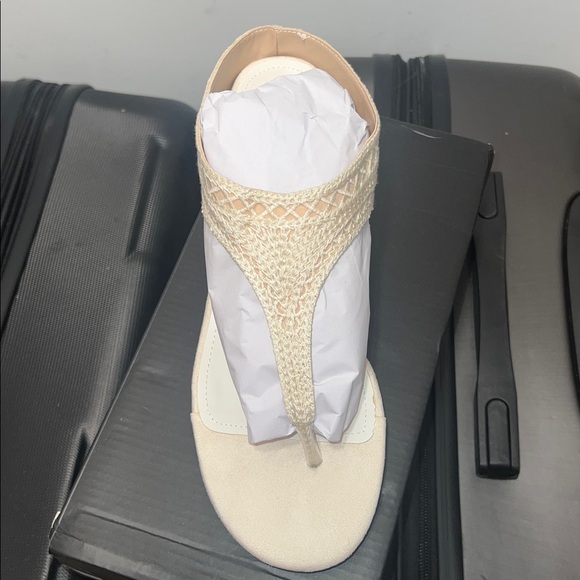 Grove Crochet Thong Kitten Heels - Picture 2 of 5